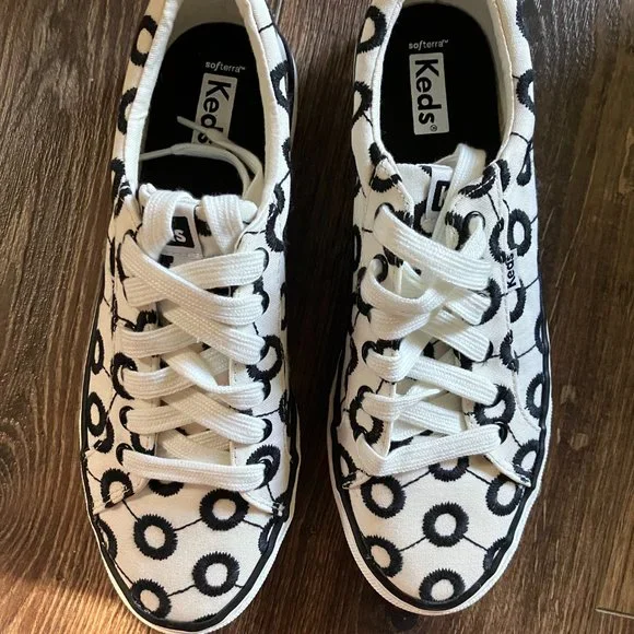 ★Keds★ Jump Kick Mode Embroidery_5WF66254E_120 Amazon.com: Keds Jump Kick Lace Up White/Navy Stripe 8.5 B